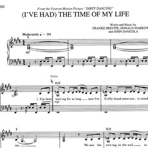 Può includere: Spartito della canzone "(I've Had) The Time of My Life" dal film "Dirty Dancing". La musica include note di pianoforte, testo e i nomi degli autori.