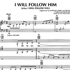 Può includere: Spartito di "I Will Follow Him" con il testo "I WILL FOLLOW HIM (a.k.a. I WILL FOLLOW YOU)". La musica include note, accordi e testi. Lo spartito è stampato su carta bianca.