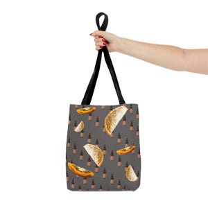 Canoitas, Empanadas, y Maltas, bien boricua la cartera / el bulto