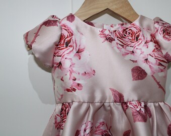 Bonito vestido de fiesta talla 12-18 meses.