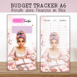 Könnte beinhalten: Zwei A6-Budgetplaner-Einlagen mit rosa-weißem Blumenmuster und einer Illustration einer Person mit buntem Haar, die in ein Notizbuch schreibt. Der Text lautet BUDGET TRACKER, Budget Tracker, Datum, +/-, und Summe.