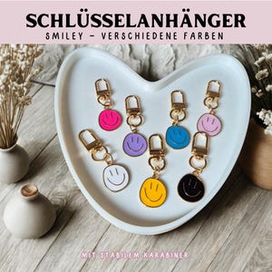 Smiley Schlüsselanhänger mit Karabiner | Bunte Emaille Anhänger in 7 Farben | Emoji Taschenanhänger | Glücksbringer | Budget Binder Zubehör