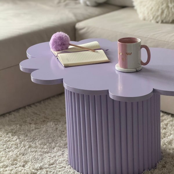 Table basse | Table originale | Table pieds cannelés | Table en forme de nuage | Tableau coloré | Jolie table basse