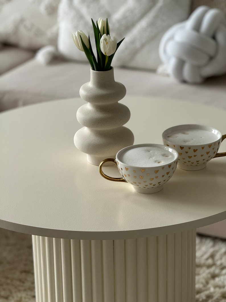 Table ronde cannelée, table cannelée en bois, table basse blanc crème image 3