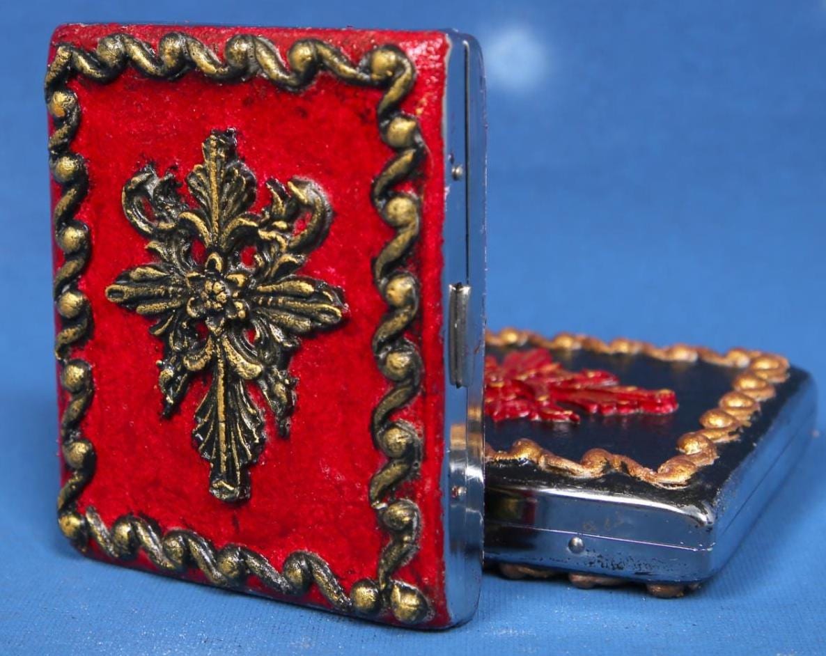 resident evil cigarette case Resident Evil Village Cigarette Case, Slim Cigarettes, Gamer Gift