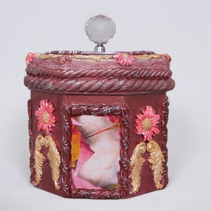 Caja exquisitamente decorada: Decoupage y arcilla de aire en armonía