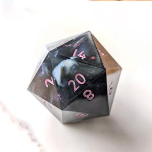 False Sky — 40 mm Jumbo D20 Chonk | harsdobbelstenen voor D&D, ttrpg, rollenspellen, kerkers en draken, dnd