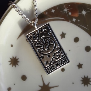 The Moon Tarot Card Necklace - Tarot Necklace, Tarot Card Jewellery, Fortune Telling, Major Arcana, Spiritual Necklace, Witch Necklace