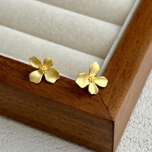 Flower Gold Earrings, Sterling Silver Flower Earrings Plated 18k Gold, Dainty Stud Earrings for Women, Best Gift for Daughter,Birthday Gift