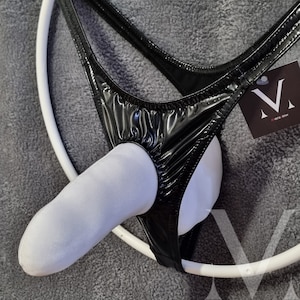 Helios Svart Vinyl PVC MV-821DA Mini Öppen Gren Herrstringtrosa - Handgjorda Herrunderkläder Badkläder