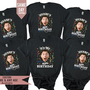 カスタム誕生日写真名前シャツ 2025、誕生日顔名前 T シャツ、面白い誕生日マッチングシャツ、友達のための誕生日パーティーグループシャツ 2025