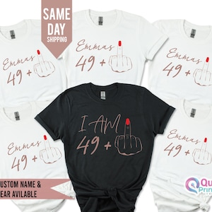 Ich bin 49+ Mittelfinger T-Shirt, Damen 50. Geburtstag Shirt, Party T-Shirt, personalisiertes T-Shirt, Geburtstagskind-T-Shirt, lustiges Geburtstags-T-Shirt bw