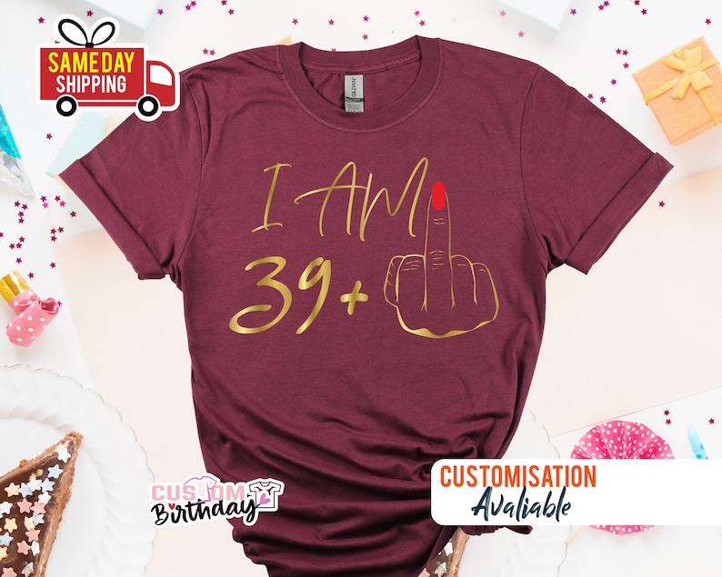 T-shirt I am 39 majeur, cadeaux 40e anniversaire pour femme T-shirt d'anniversaire personnalisé T-shirt I am Plus, t-shirt fête 40e anniversaire pour maman G Maroon/ Burgundy