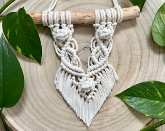 Macrame small wall hanging "little Bellis"