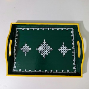 Handbemaltes Muggulu Holztablett: Pooja Rangoli Chowki
