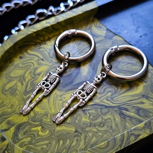 Skelett Stiefel Charms / alter Stiefel Charm / Stiefelketten / Gothic Stiefel Anhänger / Knochen Stiefel Anhänger / Schädel Stiefel Anhänger / gruseliger Stiefel Anhänger