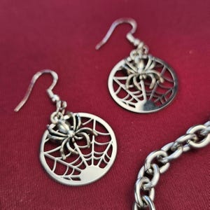 spider earrings/ spider web earrings/ spider on web earrings/ spiderweb earrings/ gothic earrings/ alt earrings