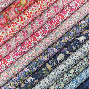 Liberty Fabric Pack ~ Wiltshire Star - Strisce di cotone per trapuntatura Tana Lawn™ con ciondolo a quarti di grasso - Christmas Betsy rosso bacca blu rosa