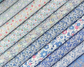 Liberty Stoffpaket ~ Bluebell | Tana Lawn ™ Quilted Baumwolle Charme Fat Quarter Bündel - Pastell Blumen Blaue Blume Erdbeere Blüte Beere