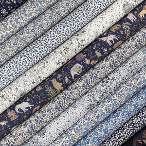 Liberty Fabric Pack ~ White Christmas - Tana Lawn™ quilting cotton charm fat quarter bundle strisce albero stella Betsy elefante orso blu scuro