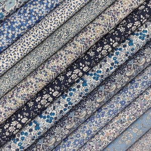 Liberty Fabric Pack ~ Delft Blue / Tana Lawn™ cotone per trapuntatura, strisce di quarti di grasso - motivo floreale con salice bianco blu navy