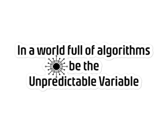 Peut inclure: Autocollant noir et blanc avec le texte "Dans un monde plein d'algorithmes, soyez la variable imprévisible". Le texte est entouré d'un cercle avec des rayons qui rayonnent du centre.