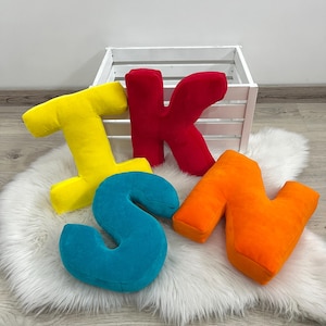 Almohada con letras multicolores, almohada infantil personalizada, cojín decorativo para guardería, regalo de inauguración de la casa, monograma con letras personalizadas, almohada con alfabeto