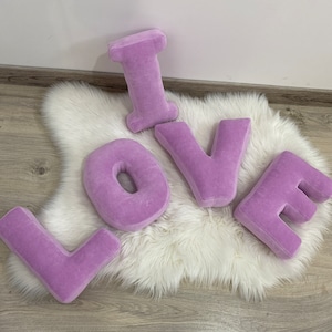 Regalo del Día de San Valentín, almohada de letras moradas, regalo de inauguración de la casa, carta personalizada de monograma de almohada personalizada, almohada del alfabeto, regalo de baby shower