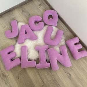 Almohada de letras moradas, regalo de inauguración de la casa, carta personalizada de monograma de almohada personalizada, almohada del alfabeto, regalo de baby shower