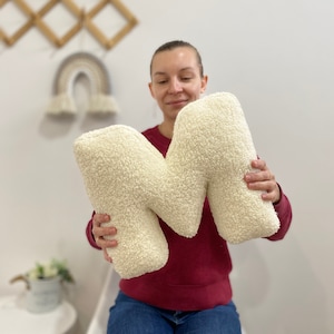 Almofada de marfim com letras, Almofada de alfabeto Boucle com letras, Presente de inauguração de casa Almofada personalizada para crianças, Presente de chá de bebê Presente de inauguração de casa