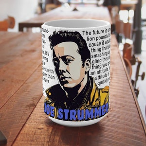 Taza JOE STRUMMER con citas y letras de su vida y música en una taza de café grande de 15 oz, taza The Clash