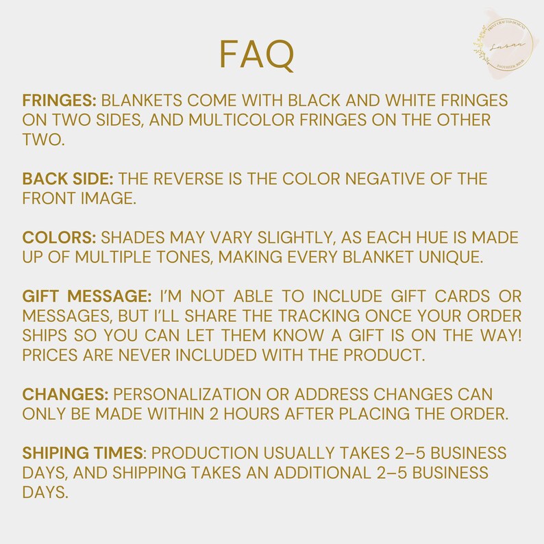Puede incluir: Una p&aacute;gina color crema con el encabezado "FAQ" e informaci&oacute;n detallada sobre un producto. El texto describe los detalles de las franjas, las variaciones de color, los mensajes de regalo, los cambios de pedido y los tiempos de env&iacute;o. Un peque&ntilde;o logotipo est&aacute; en la esquina superior derecha.