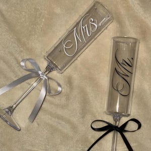 Personalized Mr and Mrs Champagne Flutes: Plastic Wedding Toasting Glasses