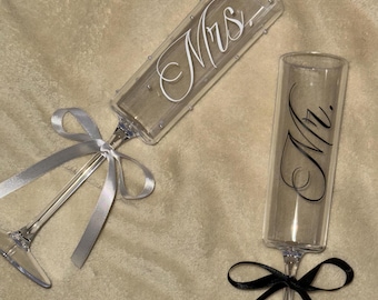 Personalized Mr and Mrs Champagne Flutes: Plastic Wedding Toasting Glasses