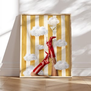 Rode laarzen muurkunst print Bottoms Up martiniglas grappig trendy printbare preppy coquette poster gele strepen en glitterwolken grillig
