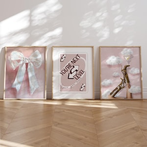 set van 3 roze blush muurkunst posters love you more uno kaart print vintage luipaard schoenen laarzen print martini glas trendy coquette strik y2k