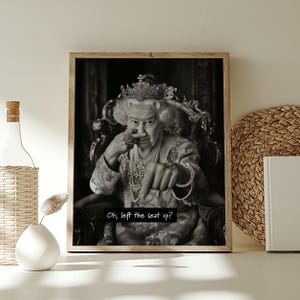 Divertente decorazione da parete per il bagno, cartello per WC, ritratto di regina vintage, regalo per amico, poster divertente con stampa di dito medio e umorismo.