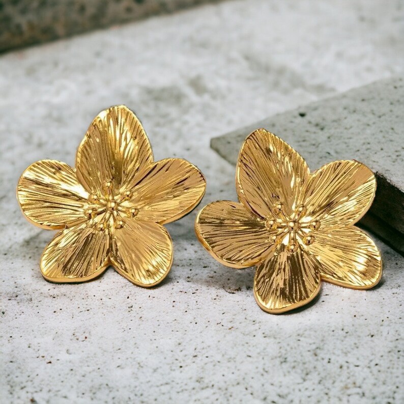 Vintage Gold Flower Earrings, 18K Tarnish free earrings, Floral Gold Earrings, Christmas Gifts for Her, Bridesmaid gift, valentines day gift zdjęcie 3