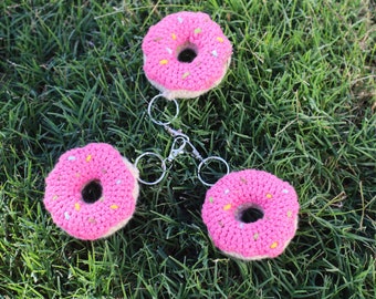 Llavero de donut de ganchillo / Chispas rosas glaseadas, accesorio hecho a mano