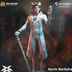Può includere: Figura in miniatura dettagliata di Xarvir Barikdral, The Lucky Devil, con un cappotto lungo e un bastone. La figura ha le corna e tiene in mano una moneta. La figura fa parte della collezione Beyond Heaven & Hell.