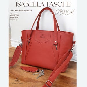 Puede incluir: Bolso tote de cuero rojo con asa superior y bandolera. El bolso tiene una solapa con hebilla metálica y un pequeño bolsillo con la palabra "Petal" en él. El bolso mide 25,5 cm de alto, 38 cm de ancho y 15 cm de profundidad.