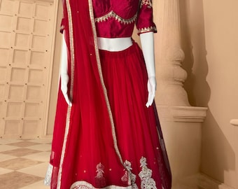 Bezauberndes Rot besticktes Lehenga Choli mit Dupatta | Indisches Hochzeitsoutfit für Frauen | Designer Lehenga | Braut Lehenga | Karwachauth
