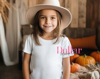 秋をテーマにした子供用Tシャツのモックアップ、秋の男の子向けモックアップ、秋の女の子向けモックアップ、白いシャツのモックアップ、子供用半袖シャツのモックアップ、カボチャ