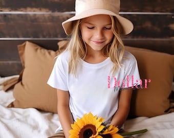 秋をテーマにした子供用Tシャツのモックアップ、秋の男の子用モックアップ、秋の女の子用モックアップ、白いシャツのモックアップ、子供用半袖シャツのモックアップ、ひまわりの帽子