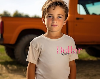 秋をテーマにした子供用Tシャツのモックアップ、秋の男の子向けモックアップ、秋の女の子向けモックアップ、クリーム色のナチュラルシャツのモックアップ、子供用半袖シャツのモックアップ、パンプキン