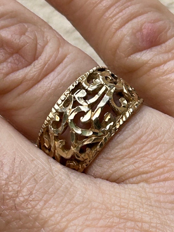 14k Solid Yellow Gold textured filigree wavy ring… - image 1