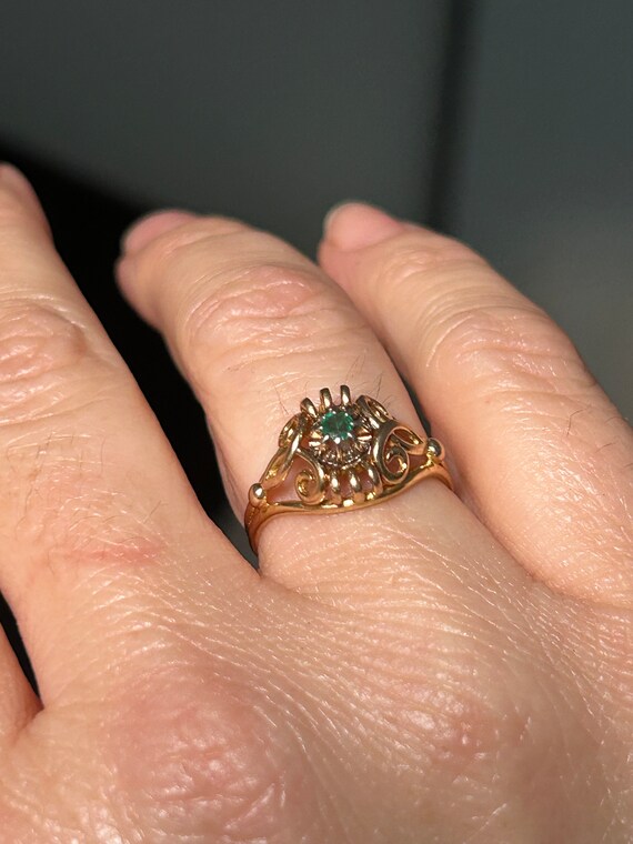 18k Solid Yellow Gold Antique ring with emerald s… - image 5