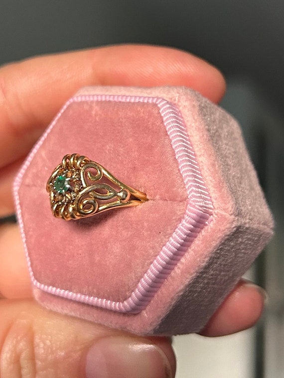 18k Solid Yellow Gold Antique ring with emerald s… - image 9