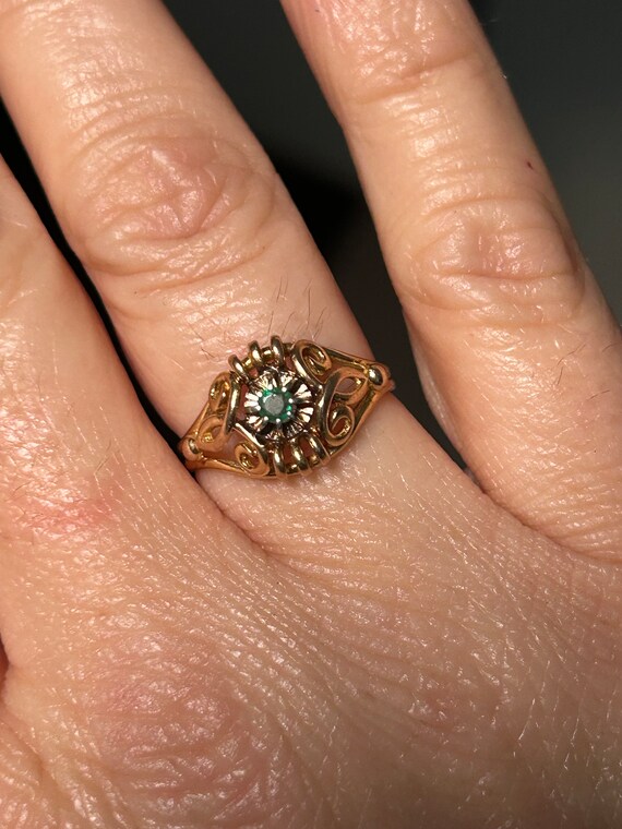 18k Solid Yellow Gold Antique ring with emerald s… - image 7