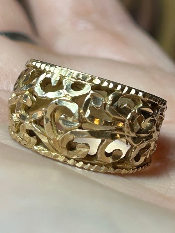 14k Solid Yellow Gold textured filigree wavy ring… - image 2